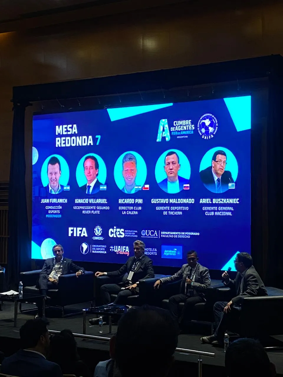 Mesa redonda en la Cumbre de Agentes FIFA de América