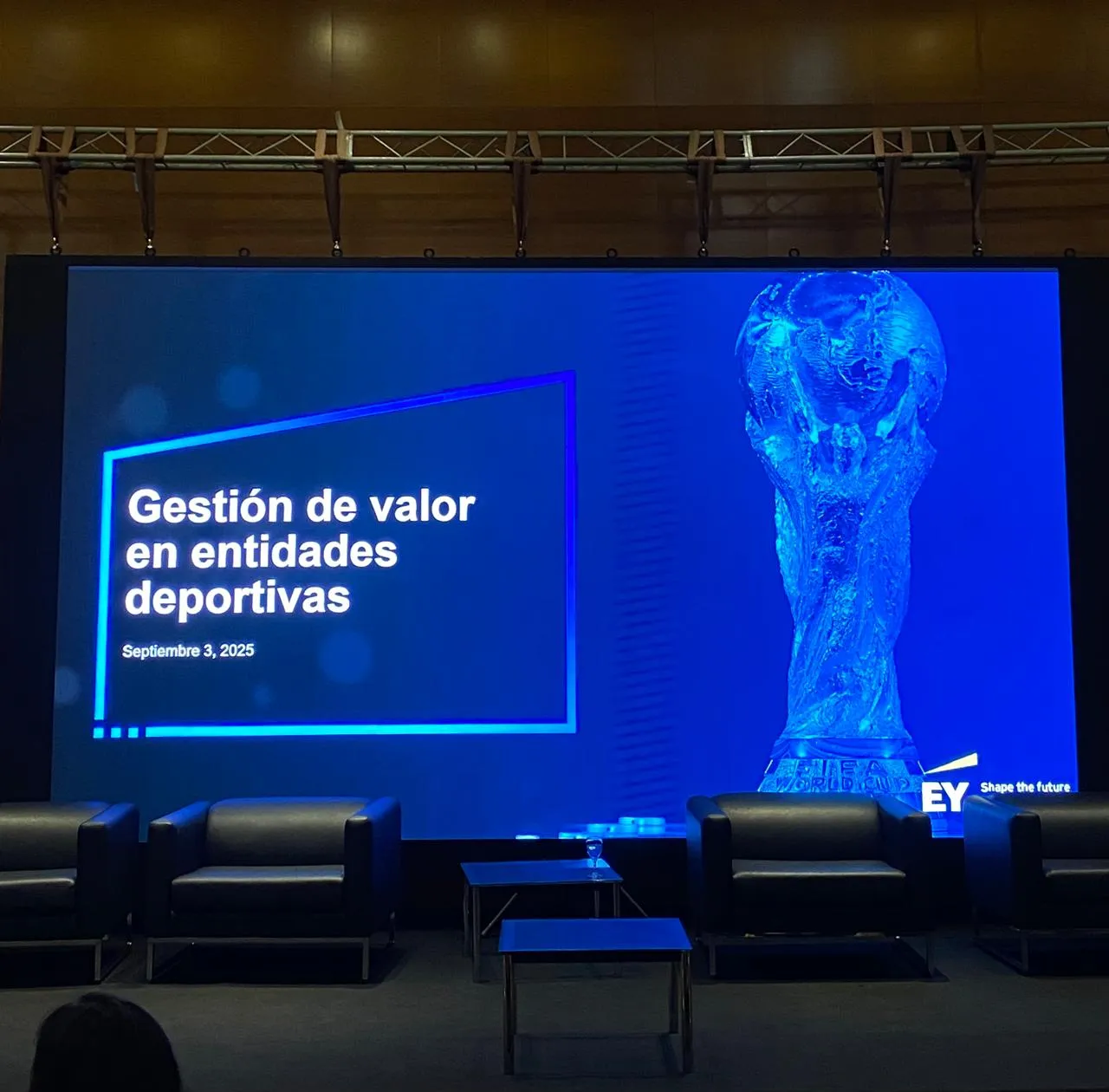 Slide «Gestión de valor en entidades deportivas» en el Sports Innovation Forum